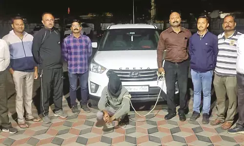 लोगों के घरों में करता था चोरी , गहने बेचकर कार खरीदने वाला आरोपी गिरफ्तार लोगों के घरों में करता था चोरी , गहने बेचकर कार खरीदने वाला आरोपी गिरफ्तार