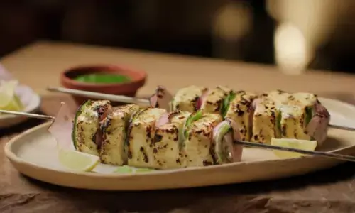 घर पर बनाए रेस्टोरेंट जैसा अफगानी पनीर टिक्का, यहां जानिए पूरी रेसिपी घर पर बनाए रेस्टोरेंट जैसा अफगानी पनीर टिक्का, यहां जानिए पूरी रेसिपी