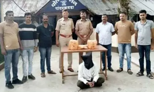 पन्नी में गांजा रख पेट से बांध कर तस्करी करने वाले आरोपी को पुलिस ने दबोचा
