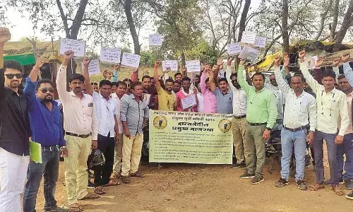 कहीं धरना, कहीं आंदोलन की चेतावनी, समस्याओं को लेकर जारी हैं अलग अलग प्रदर्शन