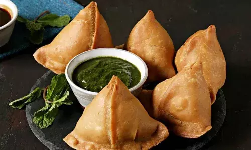 इस आसान रेसिपी से घर पर बनाएं टेस्टी और खस्ता समोसा