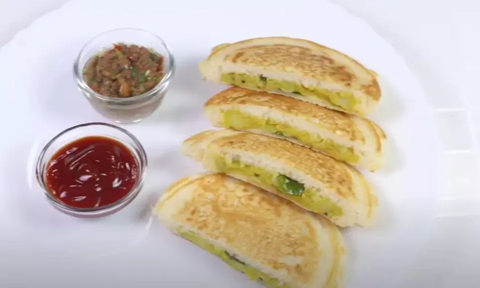 कम तेल में सूजी और आलू से बनाइए टेस्टी नाश्ता यहां जानिए पूरी रेसिपी