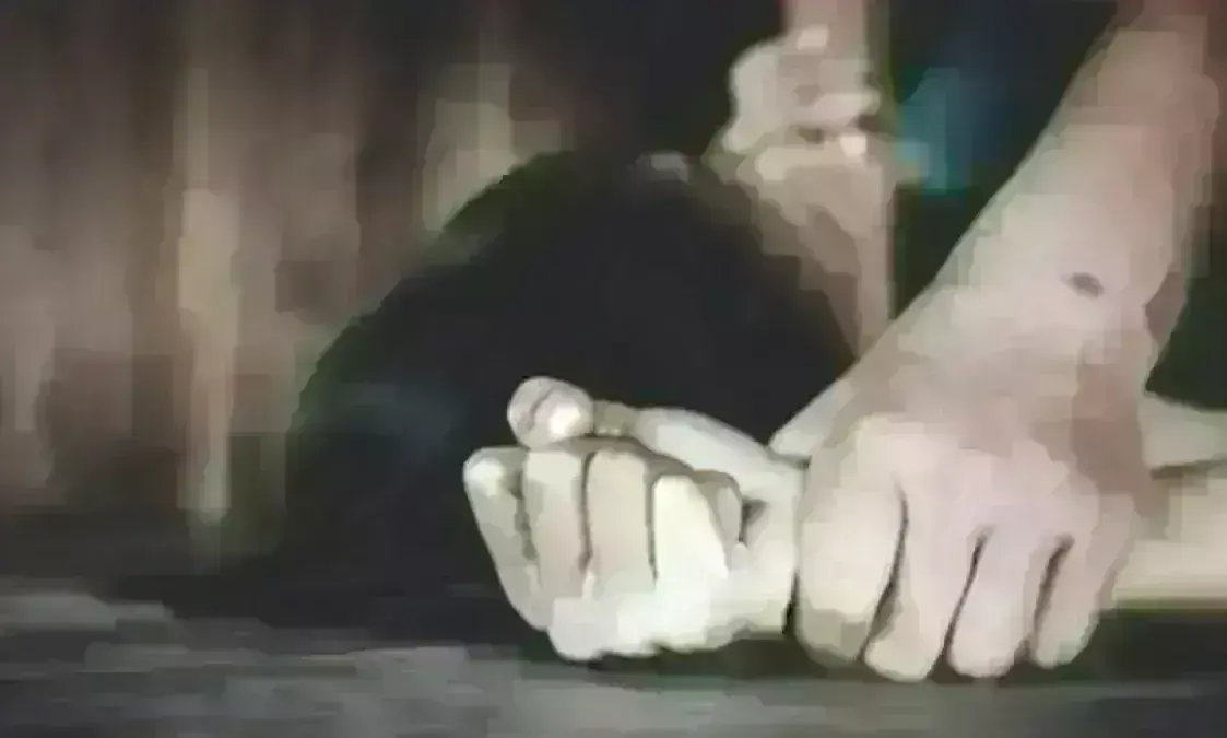 नेत्रहीन नाबालिग छात्रा के साथ दो बार रेप, आरोपी शिक्षक गिरफ्तार- छात्र फरार