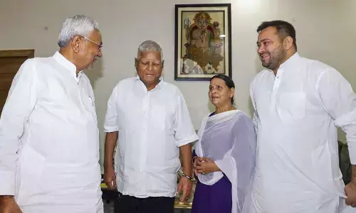 पहले तेजस्वी और अब लालू यादव नीतीश कुमार पर पड़े नरम, क्या हैं इसके सियासी मायने?