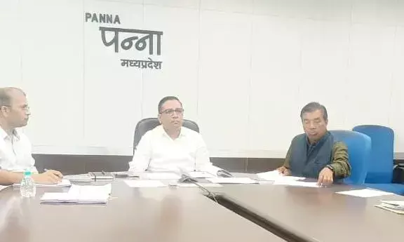 खाद्य पदार्थ में मिलावट पर सख्ती से कार्यवाही करें: कमिश्नर डॉ. रावत