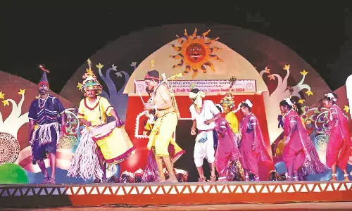 ऑरेंज सिटी क्रॉफ्ट मेला में आदिवासी नृत्य ने मन मोहा , हस्तकला उत्पाद लोगों को लुभा रहे