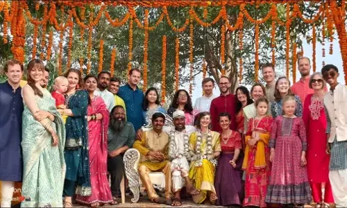 ऑस्ट्रिया की युवती बनी चंद्रपुर की बहू , बैलगाड़ी पर निकली बारात, पेड़ के नीचे शादी