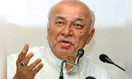 सोलापुर से प्रणीति शिंदे की बजाय सुशील कुमार शिंदे को चुनाव मैदान में देखना चाहते हैं स्थानीय नेता