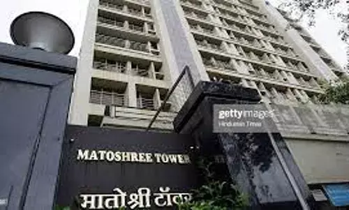 कभी पवित्र मंदिर रही मातोश्री अब उदास हवेली बन गई , ठाकरे पर शिंदे का निशाना कभी पवित्र मंदिर रही मातोश्री अब उदास हवेली बन गई , ठाकरे पर शिंदे का निशाना