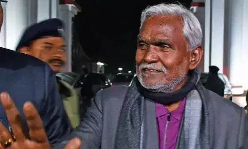 चंपई सोरेन की मुश्किलें बरकरार, मंत्रिमंडल में शामिल नहीं होने के चलते 12 कांग्रेस विधायक दिल्ली हुए रवाना चंपई सोरेन की मुश्किलें बरकरार, मंत्रिमंडल में शामिल नहीं होने के चलते 12 कांग्रेस विधायक दिल्ली हुए रवाना