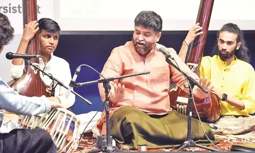 कालजयी में गायन और वादन का श्रोताओं ने किया रसपान, मंत्रमुग्ध हुए दर्शक कालजयी में गायन और वादन का श्रोताओं ने किया रसपान, मंत्रमुग्ध हुए दर्शक