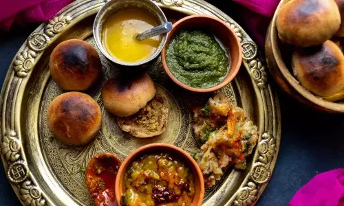 कुकर में तैयार करें लिट्टी चोखा, तारीफ करते नहीं थकेंगे गेस्ट