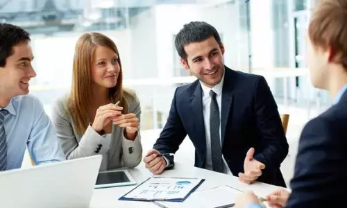 दूसरों को फील करवाएं स्पेशल, बात करते समय इन बातों का रखें ख्याल दूसरों को फील करवाएं स्पेशल, बात करते समय इन बातों का रखें ख्याल