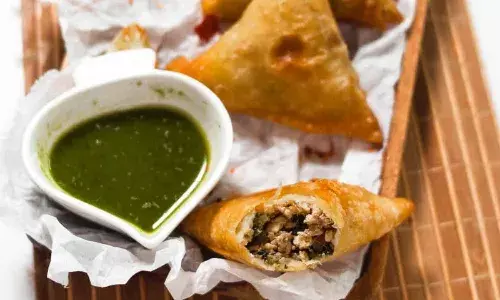 गर्मागर्म सर्व करें चिकन समोसा, टेस्ट की गेस्ट करेंगे तारीफ
