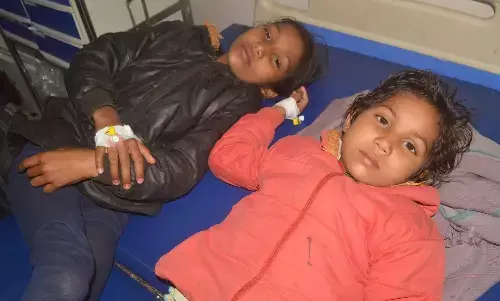 मिड-डे मील खाने के बाद ४ छात्राएं बीमार, उल्टी शुरू होते ही भेज दिया घर