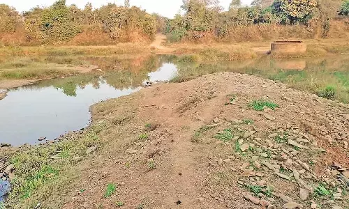 परेशानी का सबब - एक किलोमीटर की दूरी तय करने लगाना पड़ रहा 15 किलोमीटर का चक्कर परेशानी का सबब - एक किलोमीटर की दूरी तय करने लगाना पड़ रहा 15 किलोमीटर का चक्कर