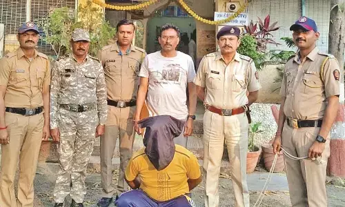 शेयर मार्केट के नाम पर ऑनलाइन धोखाधड़ी करने वाला मुंबई से किया गया गिरफ्तार शेयर मार्केट के नाम पर ऑनलाइन धोखाधड़ी करने वाला मुंबई से किया गया गिरफ्तार