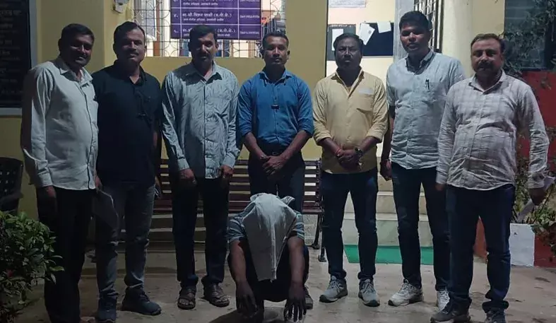 प्रेमी युगल को लूटनेवाले अंतरराज्यीय लुटेरे को पुलिस ने पकड़ा, कई मामले उजागर