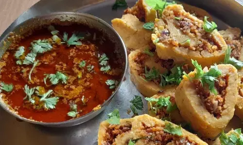 खाना है कुछ अलग तो, इस रेसिपी से बनाएं महाराष्ट्रीयन मासवडी