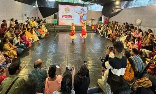 खजुराहो के प्राचीन मंदिरों की वैभव की छाया में बुना जा रहा नृत्य परम्पराओं का ताना-बाना