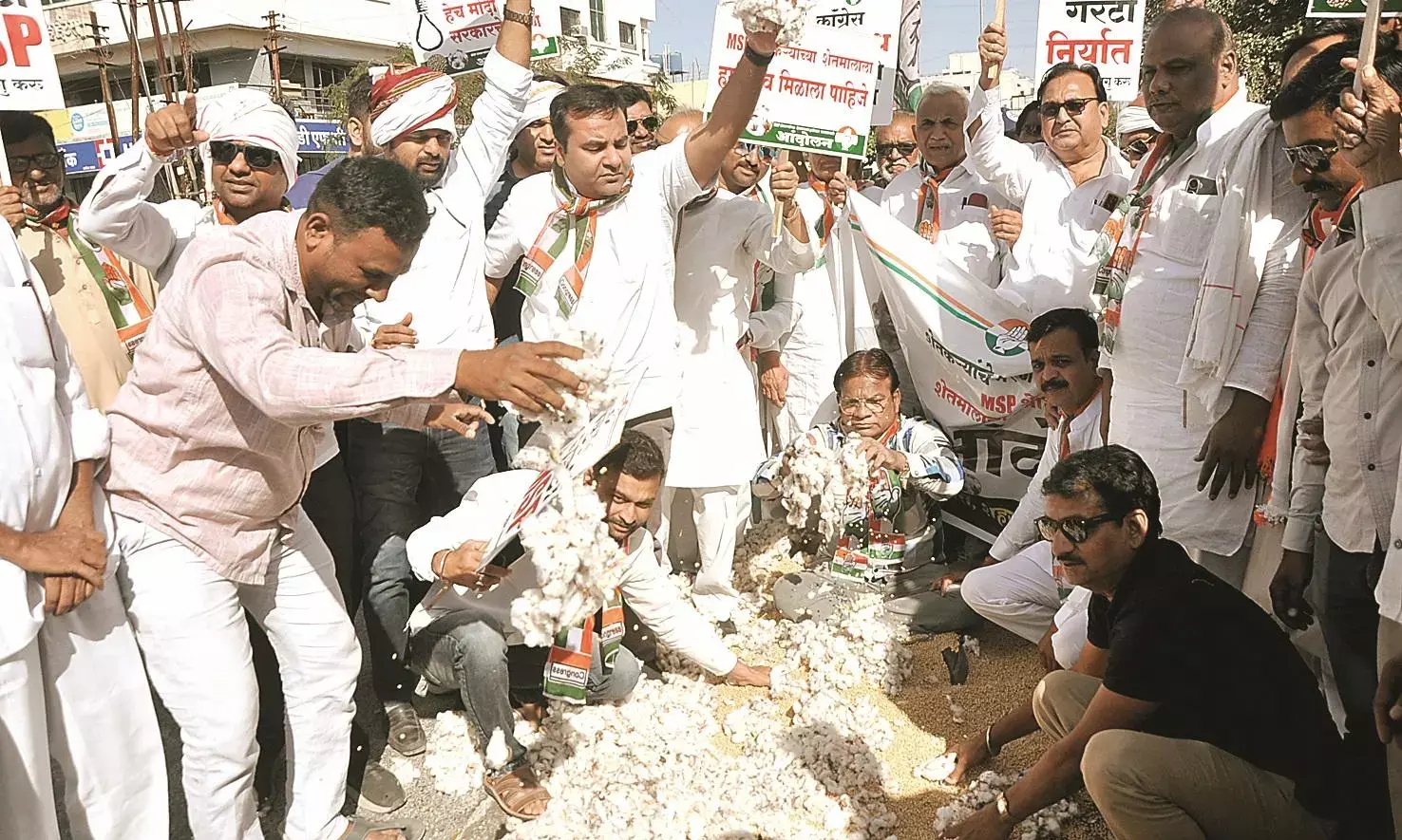 कपास - सोयाबीन को समर्थन मूल्य देने की मांग, कांग्रेस ने किया सरकार का विरोध