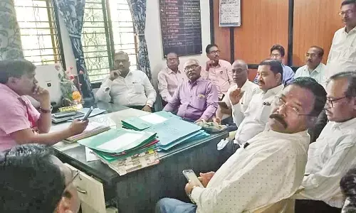 वेतन पथक अधीक्षक ने दी शिक्षकों के खिलाफ थाने में शिकायत करने की चेतावनी