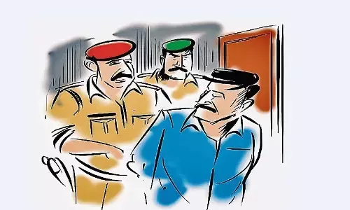 कॉम्बिंग गश्त में वारंटियों की धरपकड़ कॉम्बिंग गश्त में वारंटियों की धरपकड़