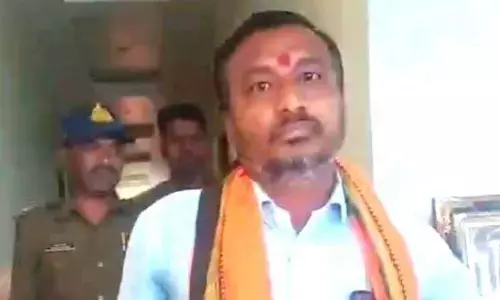 जागरुक संगठनों ने खोली पोल, कैमरे में कैद की बाबा की नौटंकी, पुलिस कर रही पूछताछ