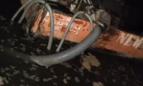 चंद्रपुर जिले की रेत की यवतमाल में तस्करी, पुलिस ने टीम के साथ पहुंचकर दबोचा चंद्रपुर जिले की रेत की यवतमाल में तस्करी, पुलिस ने टीम के साथ पहुंचकर दबोचा