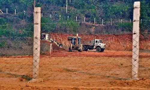 उमरिया-डुंगरिया के पहाड़ में जमकर हो रहा अवैध खनन उमरिया-डुंगरिया के पहाड़ में जमकर हो रहा अवैध खनन