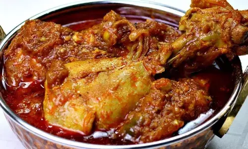 चिकन करी के हैं शौकीन? झटपट तैयार करें यह आसान रेसिपी, बस कुछ ही मिनटों में