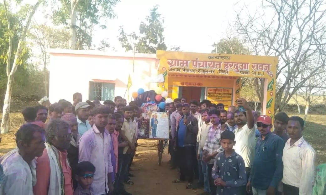 ग्राम हरदुआ रावजू में मनाई गई संत रविदास जयंती व निकाली शोभायात्रा ग्राम हरदुआ रावजू में मनाई गई संत रविदास जयंती व निकाली शोभायात्रा