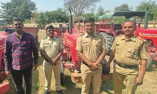 बगैर राॅयल्टी रेत से भरे 2 ट्रैक्टर जब्त, केलवद पुलिस ने 7 मवेशियों को छुड़ाया