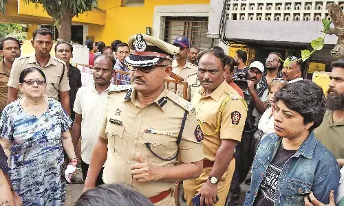 घर में घुसकर मारी गोली, आरोपी की तलाश में जुटी है पुलिस, खंगाला जा रहा रिकॉर्ड घर में घुसकर मारी गोली, आरोपी की तलाश में जुटी है पुलिस, खंगाला जा रहा रिकॉर्ड