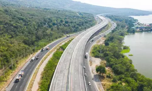 पिछले 10 वर्षों में मुंबई - गोवा हाईवे पर खर्च किए गए हैं 6 हजार करोड़ रुपए पिछले 10 वर्षों में मुंबई - गोवा हाईवे पर खर्च किए गए हैं 6 हजार करोड़ रुपए