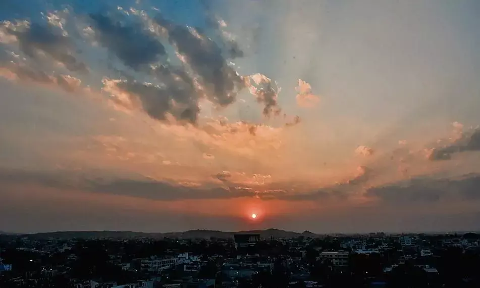 चक्रवात ने बदला मौसम, बारिश के आसार