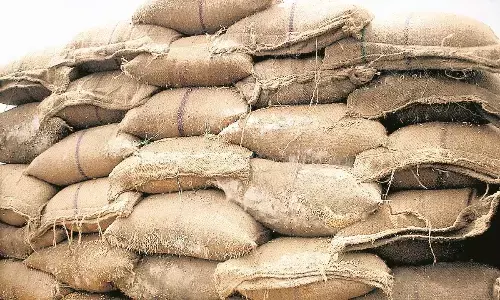 सवा लाख पंजीकृत किसानों में केवल 76,532 किसानों ने ही केंद्रों पर बेचा धान