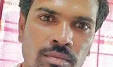 दो की गई जान, फिसली तेज रफ्तार दोपहिया तो खड़े ट्रैक्टर से टकराई बाइक