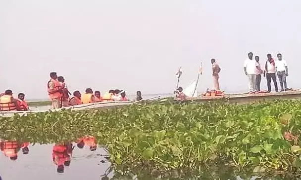 गोसीखुर्द बांध से प्रभावित ढीमर समाज के सदस्यों ने किया जलसमाधि आंदोलन