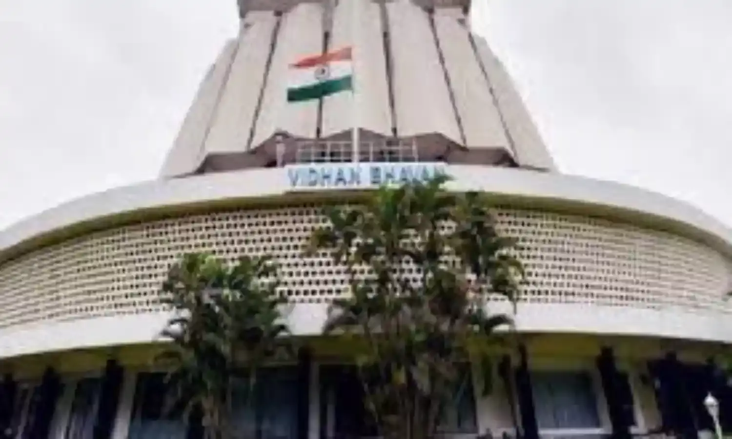 भायंदर में आग से 200 झोडपड़े खाक, हादसे में एक की मौत, विधानसभा में उठा मुद्दा
