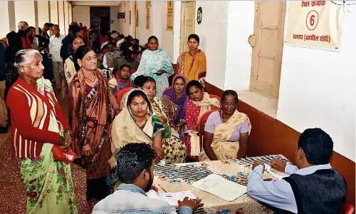 राशन दुकान संचालक हर बार बोलता है कि इस माह का राशन नहीं आया राशन दुकान संचालक हर बार बोलता है कि इस माह का राशन नहीं आया