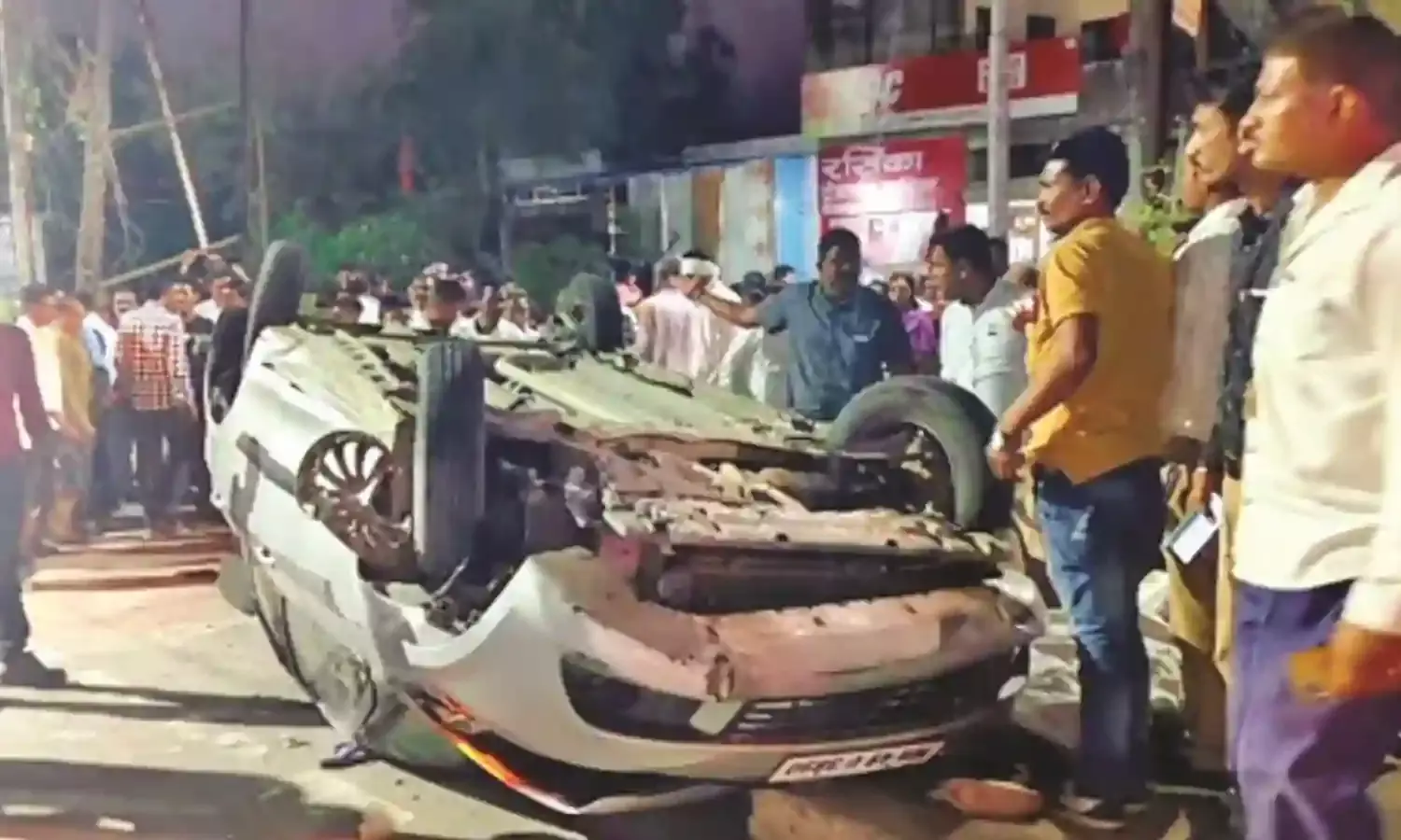 तेज रफ्तार कार ने राहगीरों को उड़ाया, हादसे में एक की हुई मौत और दो जख्मी