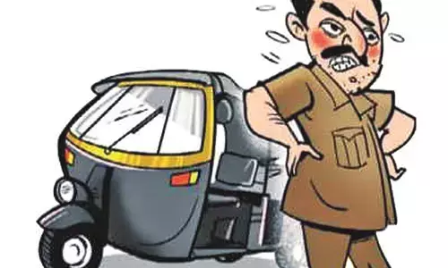 ऑटो चालक गैंग ने मचाया आतंक , 6 गिरफ्तार, फरार आरोपी की पुलिस कर रही तलाश ऑटो चालक गैंग ने मचाया आतंक , 6 गिरफ्तार, फरार आरोपी की पुलिस कर रही तलाश