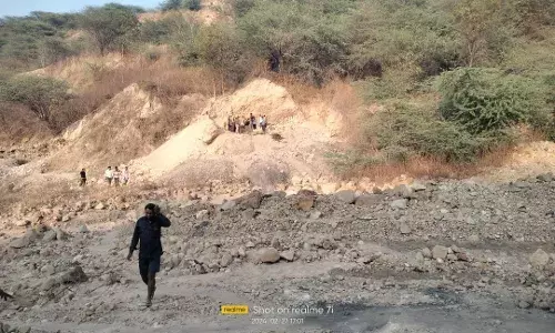 बंद खदान से कोयला निकालते समय मिट्‌टी के ढेर में दबने से व्यक्ति की हुई मौत