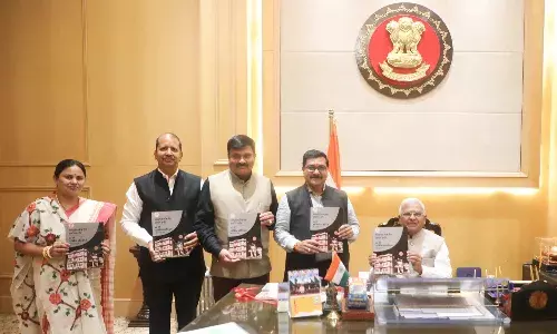 राज्यपाल को लोक सेवा आयोग का 66वां वार्षिक प्रतिवेदन भेंट किया