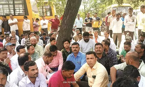 ठेका तत्व बिजली कर्मियों के आंदोलनों का सिलसिला जारी, कामबंद आंदोलन शुरू ठेका तत्व बिजली कर्मियों के आंदोलनों का सिलसिला जारी, कामबंद आंदोलन शुरू