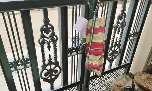 सगाई से नाराज युवक ने पहले धमकाया फिर बदला लेने गेट पर लगाया नकली टाइम बम - पूछताछ जारी