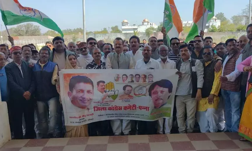 कांग्रेस ने केन्द्र सरकार, प्रदेश सरकार व जिला प्रशासन के खिलाफ की जमकर नारेबाजी