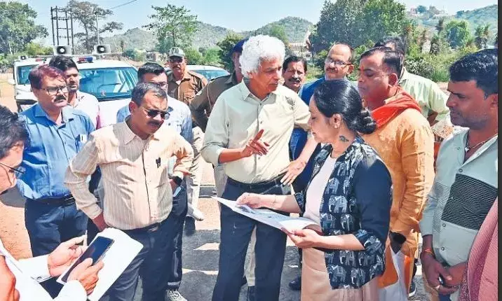 स्कूल निर्माण को लेकर आमने-सामने 3 पक्ष, कलेक्टर के सामने रखे अपने तर्क