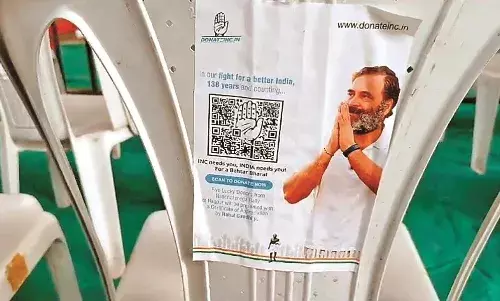 मोदी की सभा में कुर्सियों पर दिखीं राहुल गांधी की तस्वीरें, जानिए क्या है माजरा